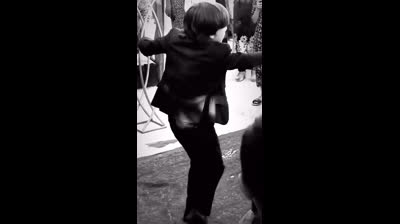 Cuando suena Jumpin’ Jack Flash de The Rolling Stones no hay excusas, solo ritmo, actitud y mucha historia en cada paso.